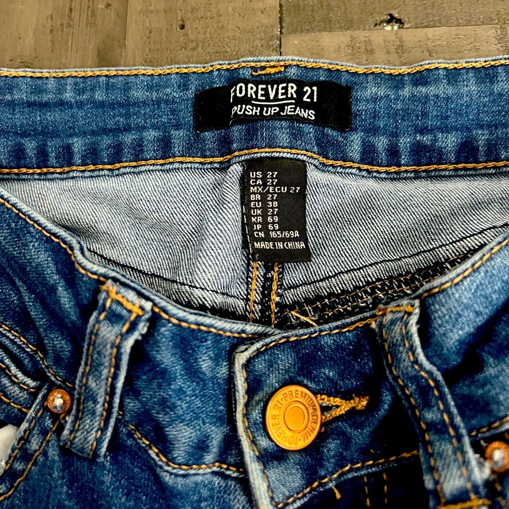 Forever 21 Ripped Ankle Jeans Size 27